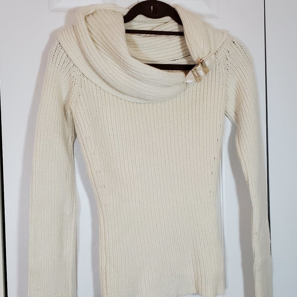 Gucci 100% Cashmere Sweater Sz S Ivory Silver Buckle at Collar